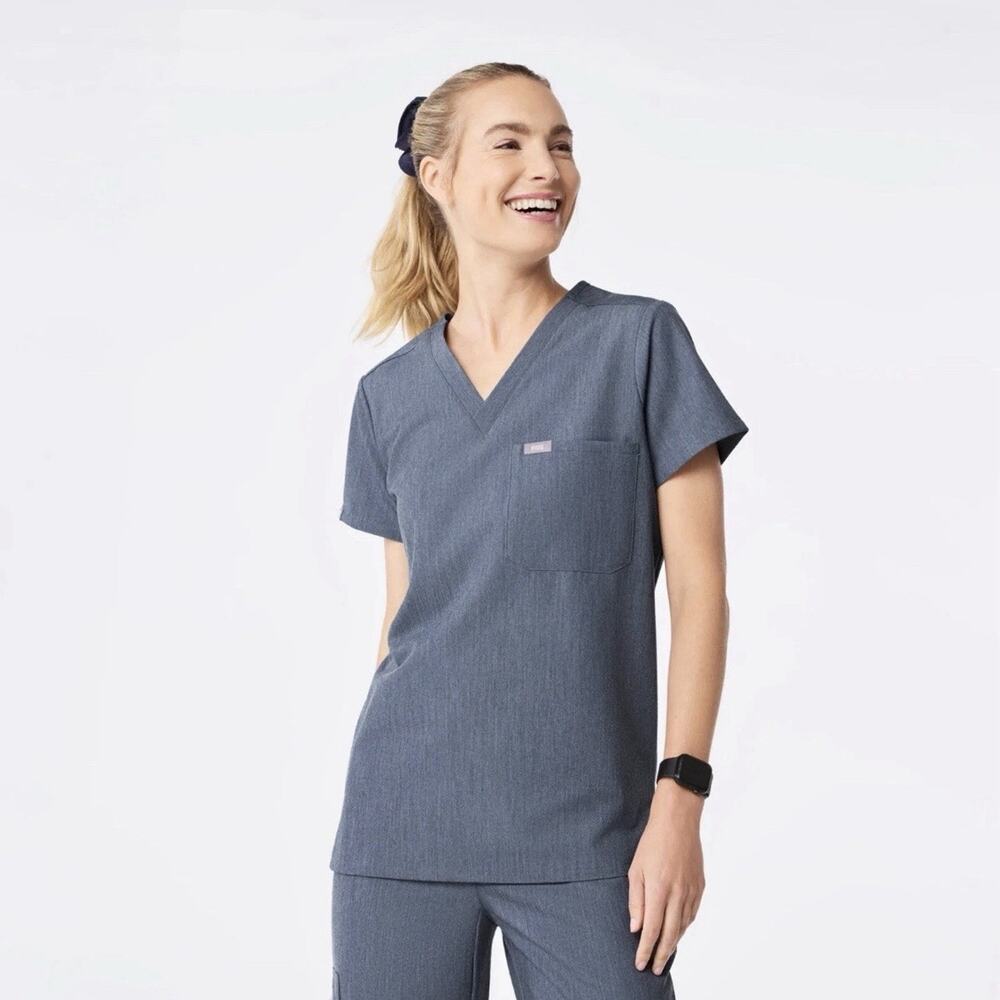 FIGS Catarina One-Pocket Scrub Тоp Heathered Denim M Medium Blue Grey Medical